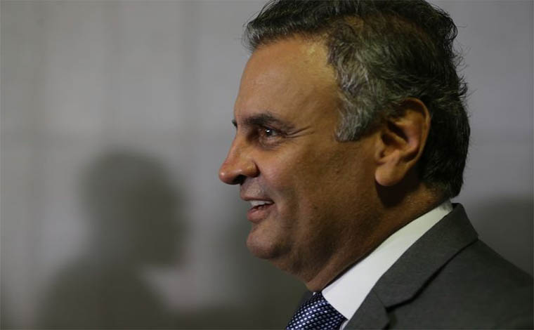 Aécio antecipa que evitará palanque com Anastasia na campanha em Minas