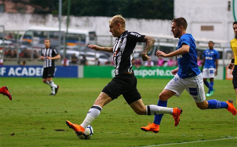 Foto: Bruno Cantini - Time alvinegro explorou a superioridade numÃ©rica e o calor da torcida no IndependÃªncia para superar o maior rival