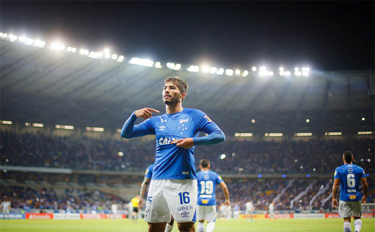 Foto: Vinnicius Silva - Lucas Silva teve participaÃ§Ã£o de destaque na partida, marcando um belo gol e comandando as aÃ§Ãµes do meio-campo celeste