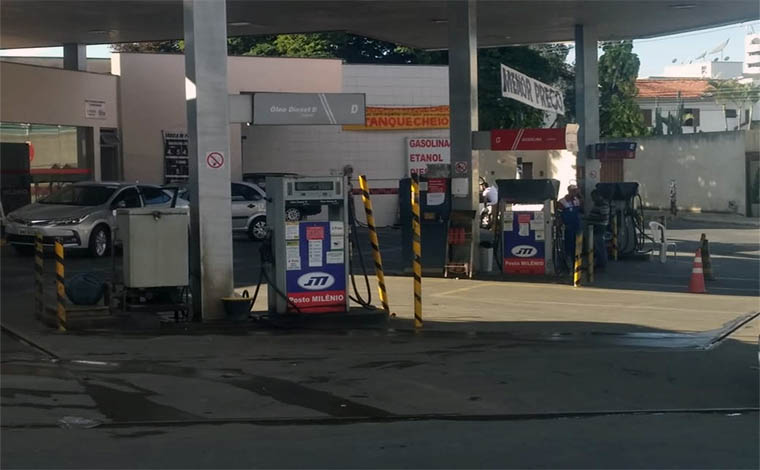 Foto: Ana AmÃ©lia Maciel - Maioria dos postos segue esperando a chegada de combustÃ­vel, depois do acordo firmado entre o governo e os manifestantes