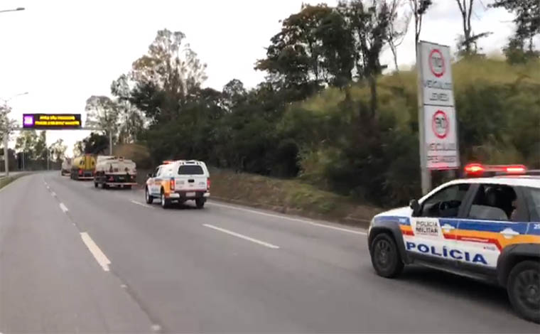 Foto: PMMG - Por conta dos manifestos dos caminhoneiros, PolÃ­cia Militar precisou realizar escoltas para garantir a chegada de alimentos, medicamentos e dos combustÃ­veis