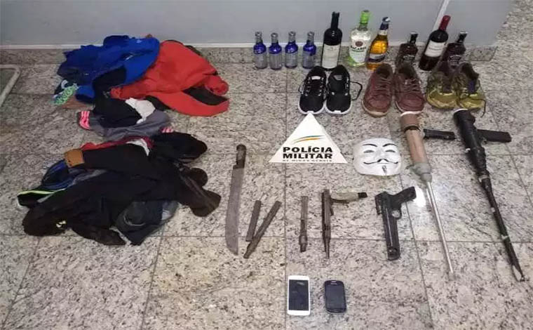 PM captura bandidos mascarados de assalto a supermercado em Sete Lagoas