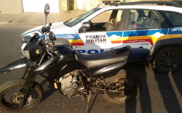 Giro Policial - PM recupera moto roubada e detém envolvidos com o trafico em Sete Lagoas