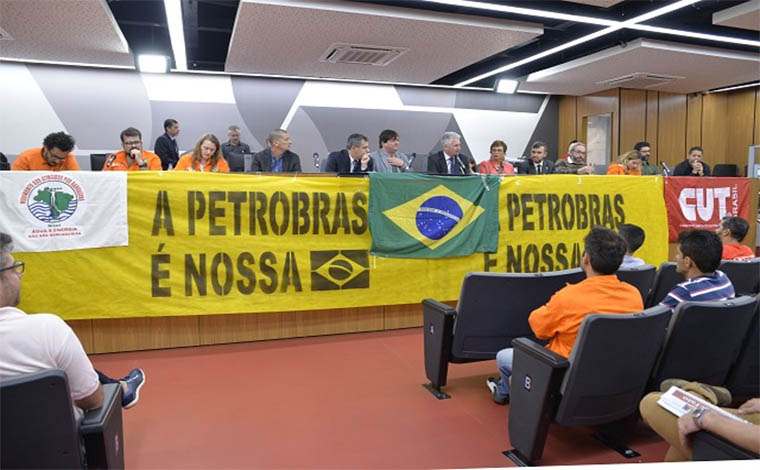 Foto: Sarah Torres - Aumentos prevaleceram sobre quedas e polÃ­tica de preÃ§os da PetrobrÃ¡s causa preocupaÃ§Ã£o entre deputados mineiros; Penalizada, populaÃ§Ã£o mais pobre jÃ¡ vem trocando gÃ¡s por lenha, segundo revelou audiÃªncia pÃºblica