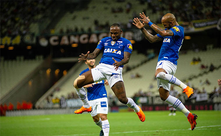 Foto: Bruno Haddad - VitÃ³ria contra o CearÃ¡ no CastelÃ£o foi alcanÃ§ada com uma apresentaÃ§Ã£o consistente da Raposa na marcaÃ§Ã£o, mas time jogou para o gasto no ataque 