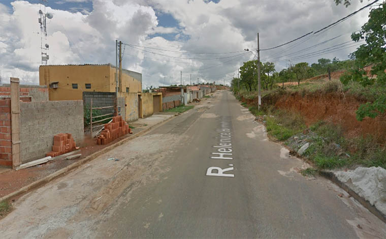 Foto: Street View - Ele foi morto dentro de uma residÃªncia da Rua Helenice Hermeto Costa, mas autoria e motivaÃ§Ãµes do crime ainda sÃ£o desconhecidas