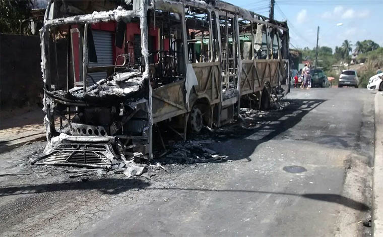 Foto: ReproduÃ§Ã£o - Desde o Ãºltimo domingo, mais de 60 Ã´nibus foram destruÃ­dos em 29 cidades mineiras; Governo de Minas mantÃ©m investigaÃ§Ãµes em sigilo e nÃ£o divulga mais nÃºmero de presos