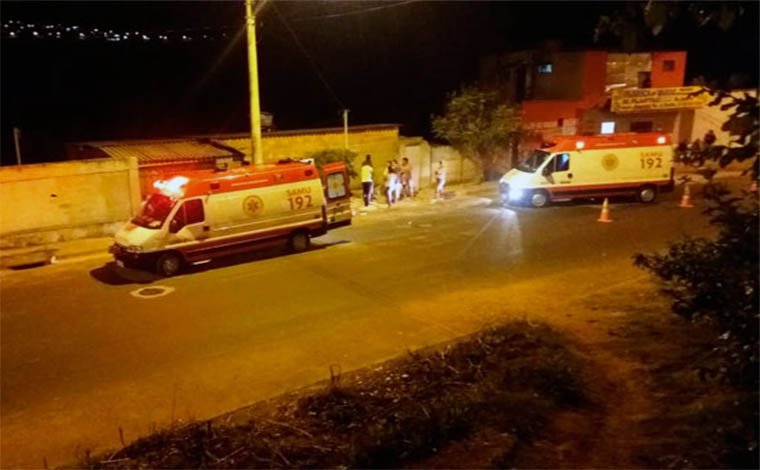 Foto: ReproduÃ§Ã£o - Eles bateram no muro de uma residÃªncia no Belo Vale instantes depois de o crime ter sido cometido e foram levados ao hospital pelo Samu com vÃ¡rios ferimentos 