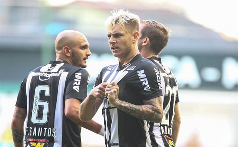 Foto: Bruno Cantini - Com show de Roger Guedes e bela atuaÃ§Ã£o coletiva, time alvinegro empolgou a torcida e subiu na tabela de classificaÃ§Ã£o