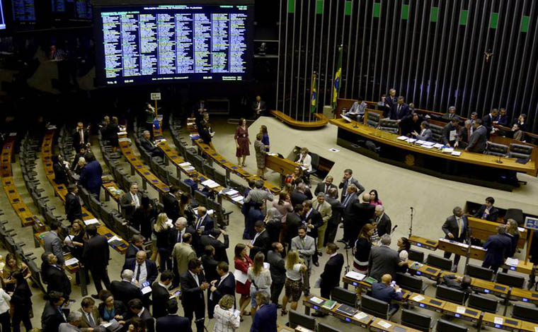 Votações do Congresso deverão ter ritmo diminuído por série de eventos 