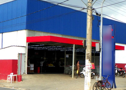 Bandidos invadem supermercado e assaltam clientes em Sete Lagoas