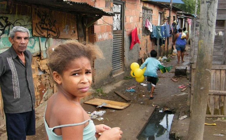 Pobres levam nove gerações para alcançar renda média no país