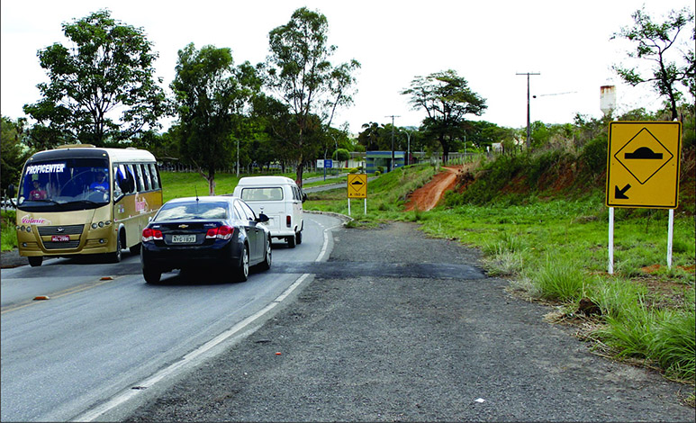 Após solicitação do Deputado Douglas Melo, quebra-molas são implantados na MG 424