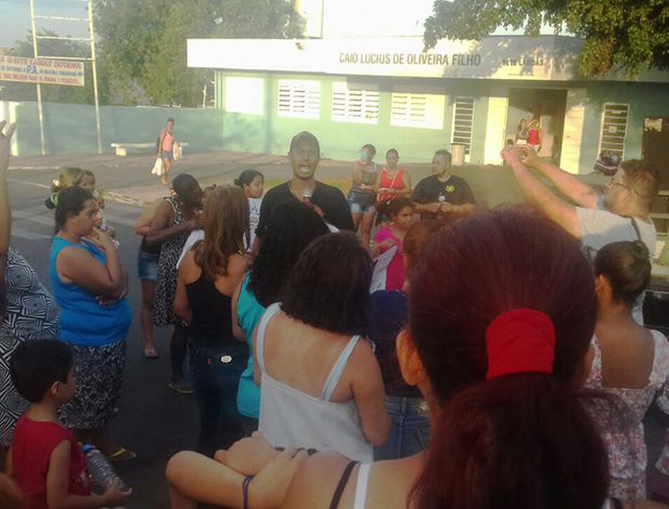 Moradores de Sete Lagoas fazem manifestação contra redução de atendimento no PA Belo Vale