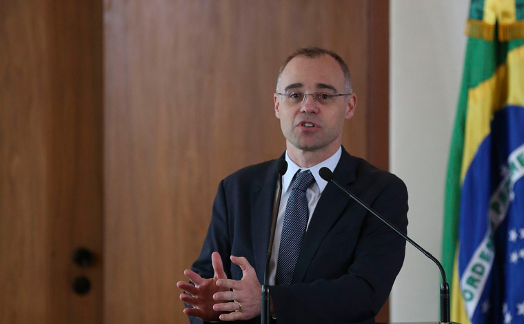 Foto: JosÃ© Cruz - Em razÃ£o de seus conhecimentos operacionais nas Ã¡reas de seguranÃ§a e inteligÃªncia, assumiu, ainda em 2018, a CoordenaÃ§Ã£o de SeguranÃ§a do entÃ£o candidato e atual presidente da RepÃºblica, Jair Bolsonaro