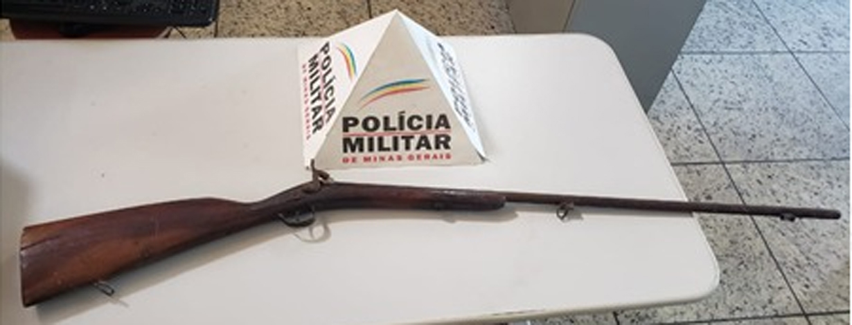 Polícia Militar atende à uma ocorrência de atrito entre casal e apreende uma arma de fogo