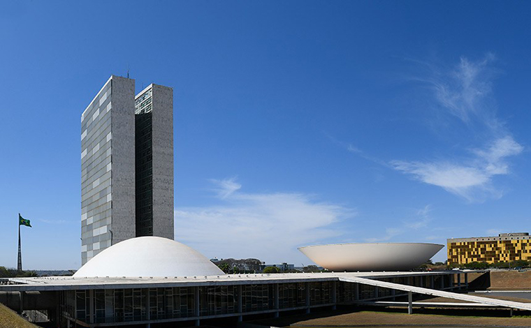 Senado aprova socorro de R$ 125 bilhões a estados e municípios