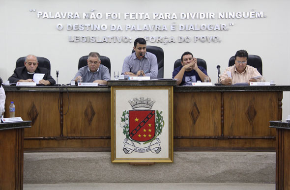 Vereador denuncia irregularidade na convocação de classificados em concurso público da Saúde