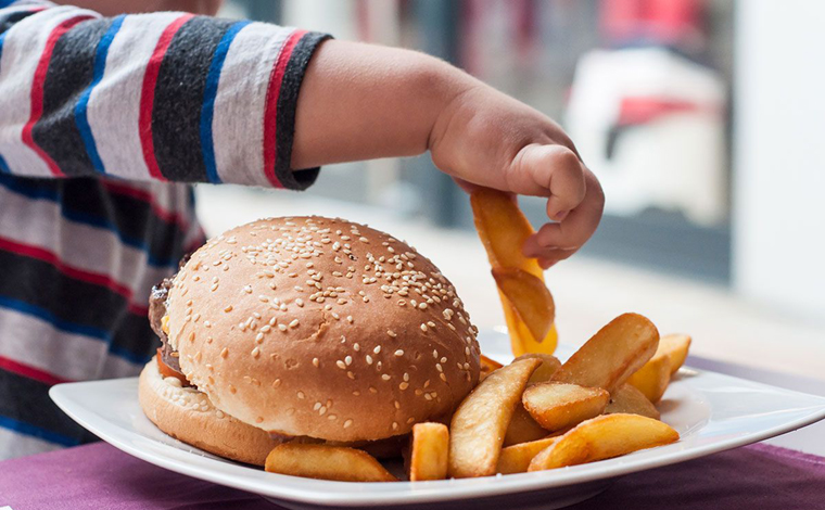 Em dia de conscientização, médicos alertam sobre obesidade infantil