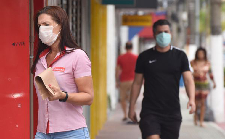 Senado aprova projeto de lei que obriga uso de máscara em todo o Brasil