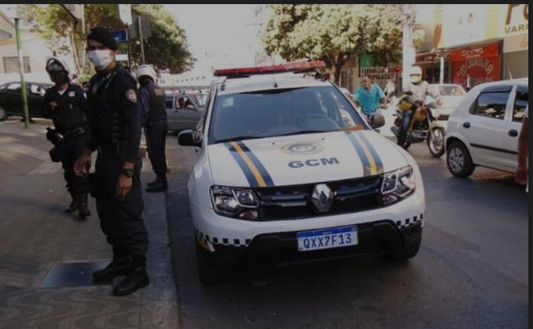 Diversos produtos irregulares são apreendidos durante fiscalização de ambulantes em Sete Lagoas