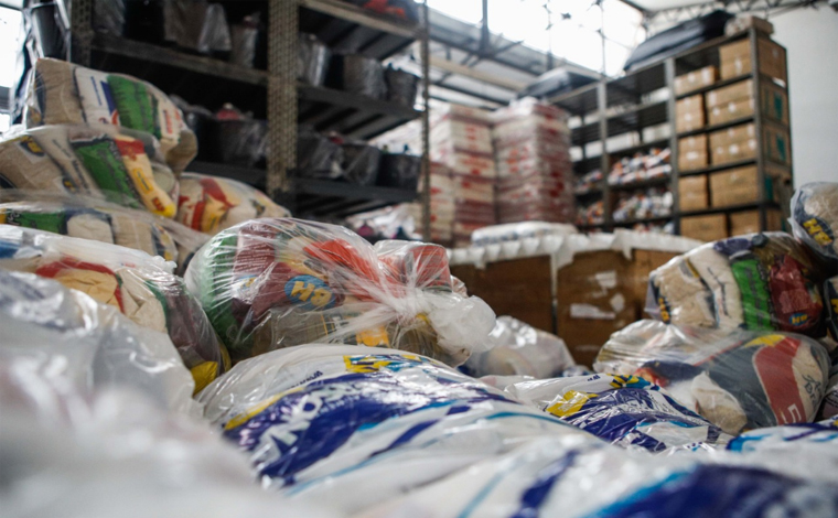 Foto: Pedro Gontijo - Os alimentos serÃ£o direcionados para pessoas inscritas no CadÃnico do governo federal que estejam na faixa de extrema pobreza, e que nÃ£o tenham recebido o auxÃ­lio emergencial da UniÃ£o