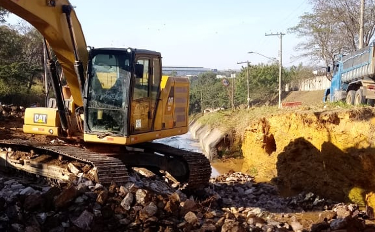 Obras de recuperação de canais da Av. Cornélio Viana e do bairro Montreal são iniciadas