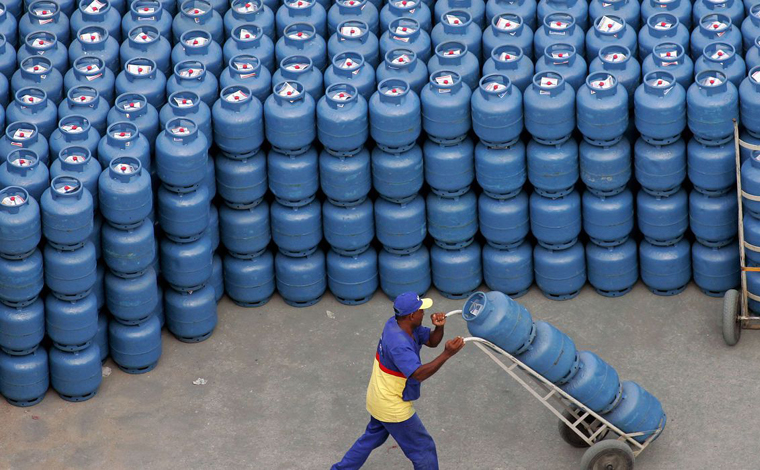 Preço do gás de cozinha sofre aumento de 5% nas refinarias