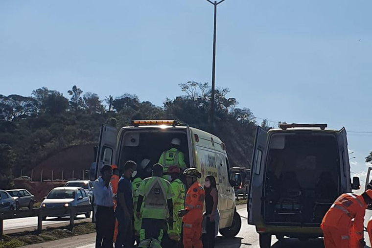 Uma pessoa morre e outras quatro ficam gravemente feridas em acidente na BR-040