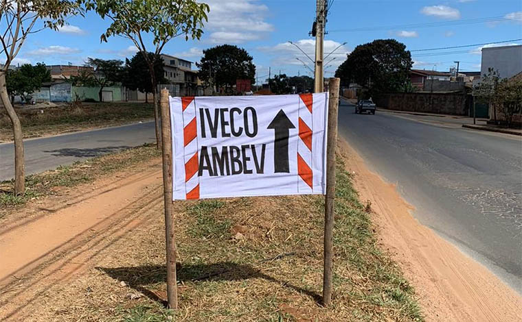 Roubos de placas leva Seltrans a instalar faixas de sinalização em obras de rotatória