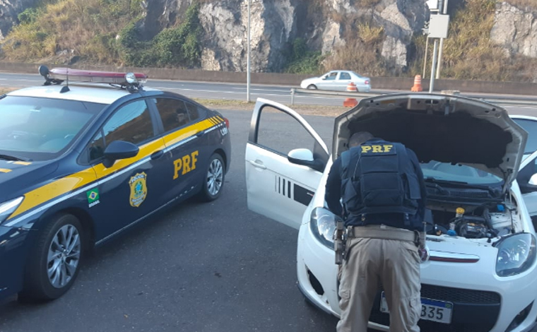 Polícia Rodoviária Federal de Sete Lagoas apreende veículo com placa clonada