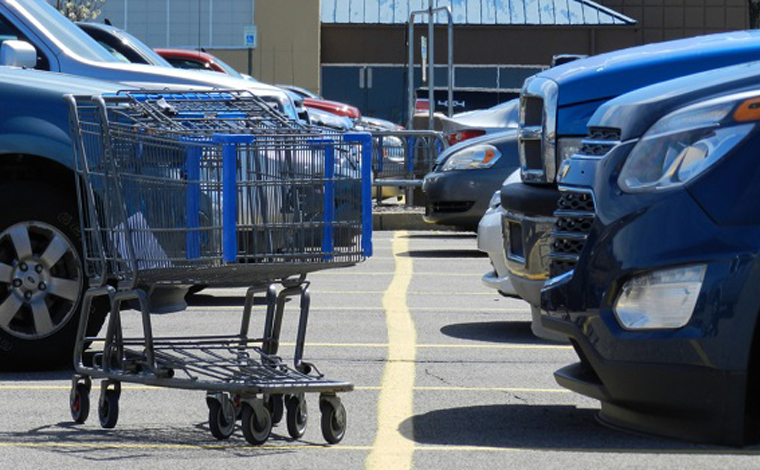 Cliente assaltada em estacionamento de supermercado será indenizada em cerca de R$ 16 mil