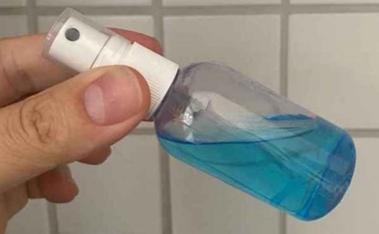 Foto: DivulgaÃ§Ã£o/Acervo da Pesquisa - Aplicada na forma de gel ou lÃ­quido spray, a soluÃ§Ã£o tem aÃ§Ã£o prolongada para limpeza e desinfecÃ§Ã£o das mÃ£os e nÃ£o causa reaÃ§Ãµes adversas, como sensaÃ§Ã£o de ressecamento da pele