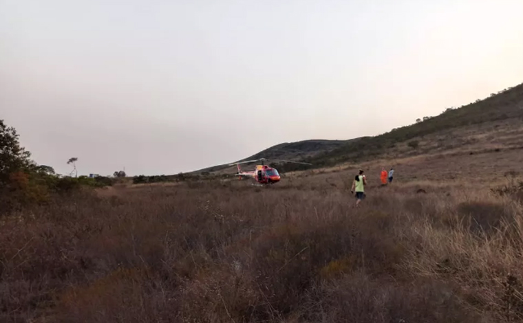 Instrutor de voo livre morre ao saltar de parapente na Serra da Moeda em Nova Lima