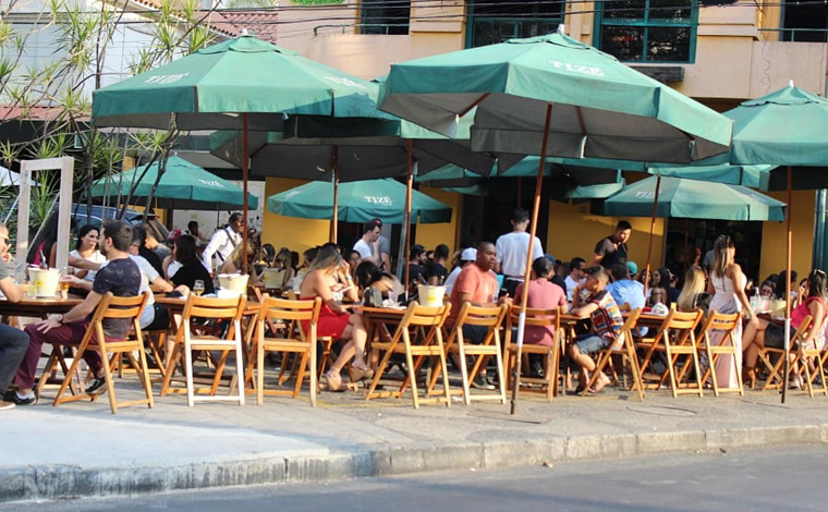 Bares e restaurantes poderão funcionar todos os dias em Belo Horizonte; música ao vivo está liberada