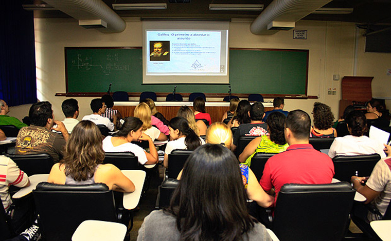 Foto: ReproduÃ§Ã£o - A decisÃ£o foi deliberada pelo ComitÃª ExtraordinÃ¡rio Covid-19, que baseou na capacidade de adaptaÃ§Ã£o do setor, na tendÃªncia a pouca aglomeraÃ§Ã£o nas salas de aula e ainda Ã  natureza esporÃ¡dica das aulas presenciais