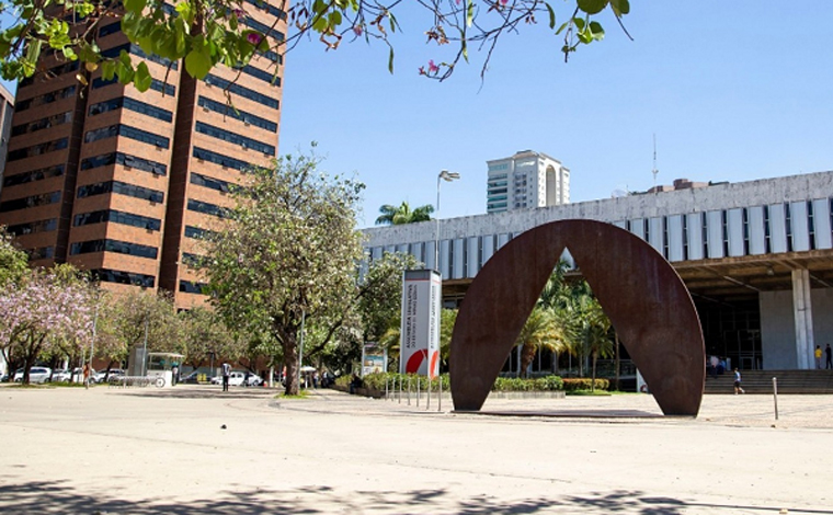 Foto: MoisÃ©s Santos - A ALMG, emitiu uma certidÃ£o onde informa que nÃ£o hÃ¡ nenhum processo de cassaÃ§Ã£o contra Douglas Melo. AtravÃ©s de nota, o MPMG tambÃ©m informou nÃ£o existir nenhum pedido de cassaÃ§Ã£o