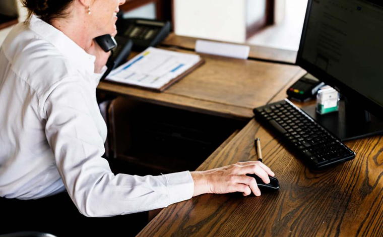 Foto: ReproduÃ§Ã£o - Como prÃ©-requisito, a empresa pede experiÃªncia no cargo, Ensino MÃ©dio Completo e conhecimento no pacote Office e e-mail