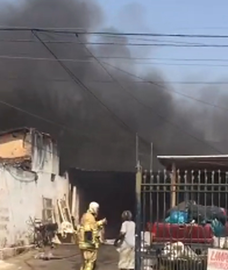 Lava-jato pega fogo e causa incêndio de grandes proporções no bairro São Geraldo em Sete Lagoas 