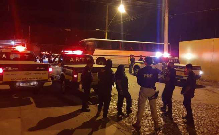 Ônibus clandestino nega ordem de parada em Contagem e é perseguido pela ANTT até Sete Lagoas 