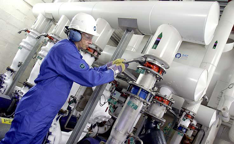 Foto: ReproduÃ§Ã£o - Como prÃ©-requisito, a empresa pede Curso TÃ©cnico em EletrotÃ©cnica ou EletrÃ´nica, conhecimento em leitura e interpretaÃ§Ã£o de diagramas elÃ©tricos e eletrÃ´nicos  