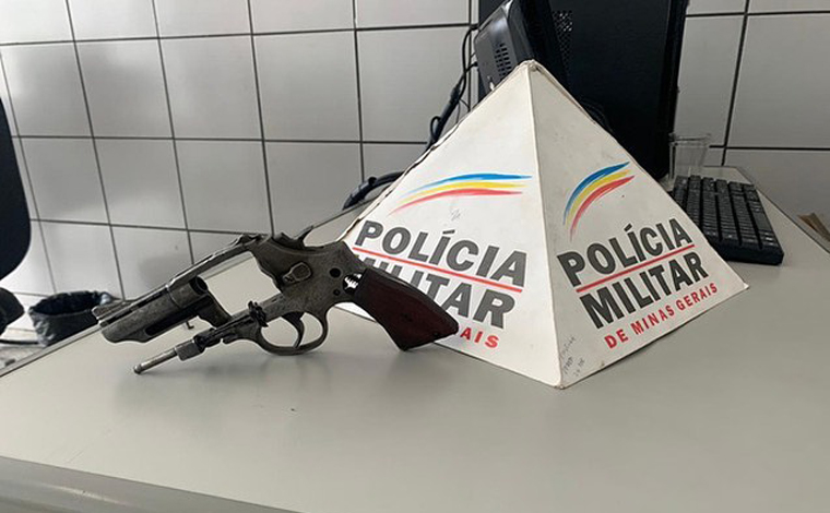 Homem é preso por guardar arma de fogo para filho que está detido na APAC de Sete Lagoas 