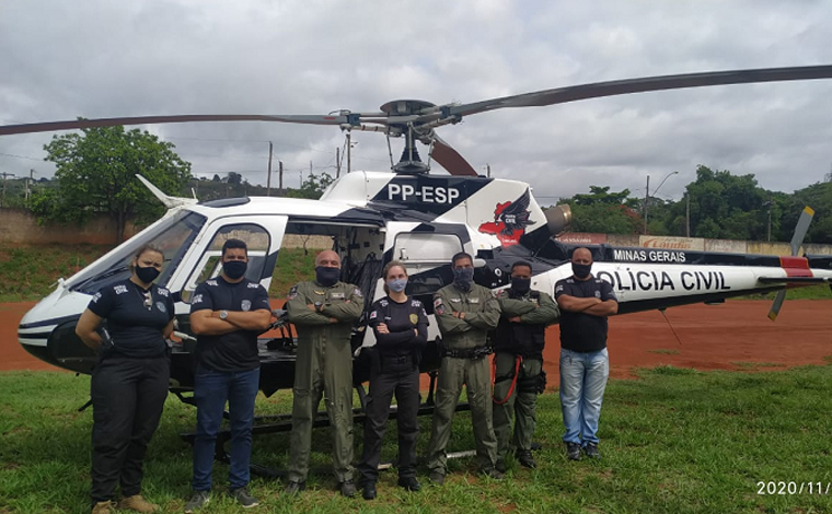 Foto: DivulgaÃ§Ã£o/ PCMG - A operaÃ§Ã£o policial tem a finalidade de cumprir 10 Mandados de Busca e ApreensÃ£o no bairro ItapuÃ£ e coibir o trÃ¡fico de drogas na regiÃ£o e combater o crime de homicÃ­dio