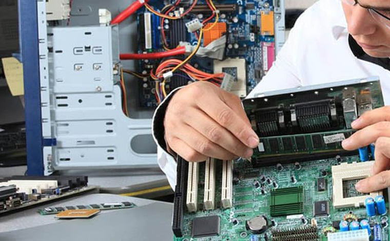 Foto: ReproduÃ§Ã£o - Ã necessÃ¡rio que o candidato estejam cursando Redes de Computadores, Sistema de InformaÃ§Ã£o, Tecnologia em Analise ou Desenvolvimento de Sistemas a partir do 1Â° PerÃ­odo  