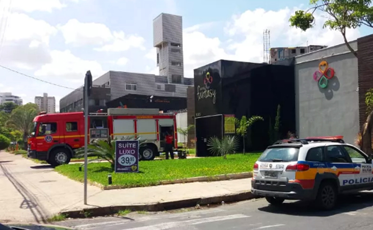 Homem agride mulher, ateia fogo em quarto de motel e ameaça tirar a própria vida em Belo Horizonte