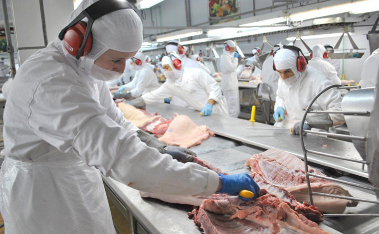 China detecta coronavírus em embalagem de carne bovina de origem brasileira