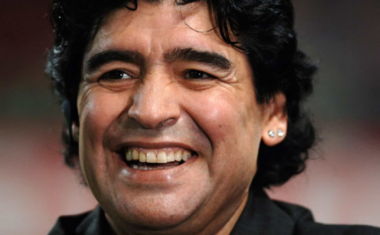  Diego Maradona morre aos 60 anos após sofrer uma parada cardiorrespiratória