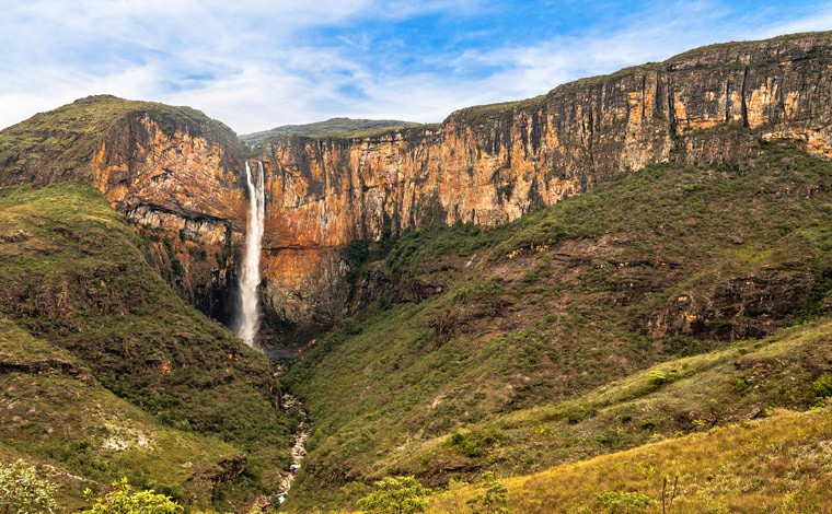 Homem cai de cerca de 15 metros de altura durante pratica de rope jump  na cachoeira do Tabuleiro 