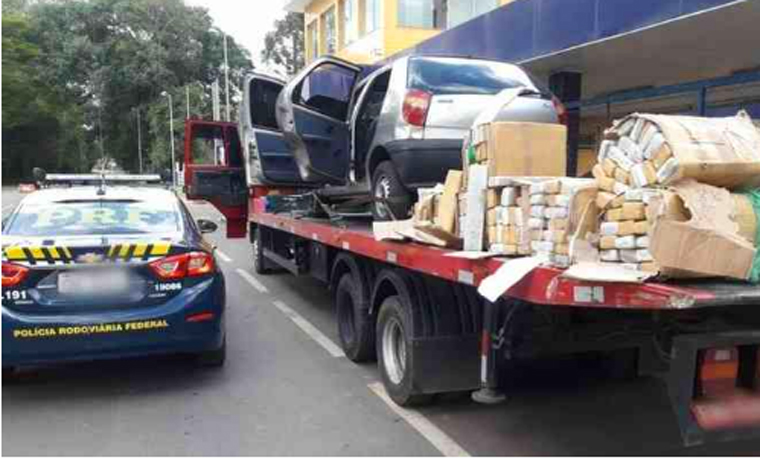 Idoso é preso com 200 kg de maconha em carro guinchado no interior de Minas Gerais