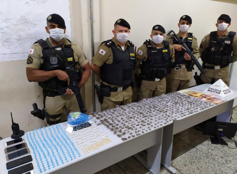  Polícia Militar apreende grande quantidade de drogas e prende autores por tráfico em Pedro Leopoldo